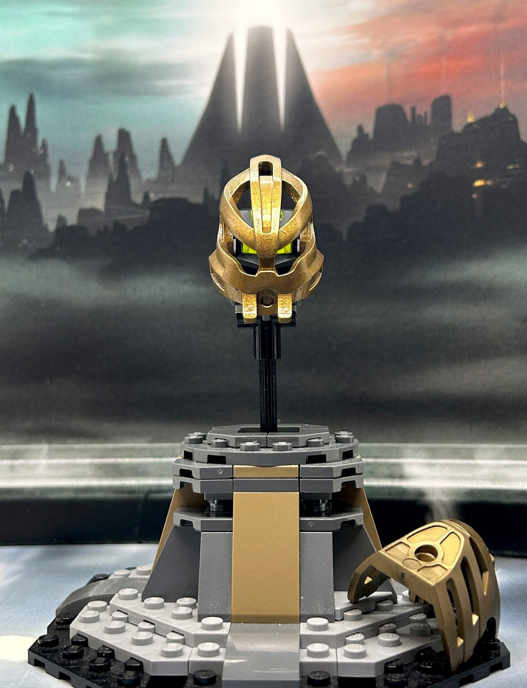 Mask of Kindred | Great Faxon, Dark Gold